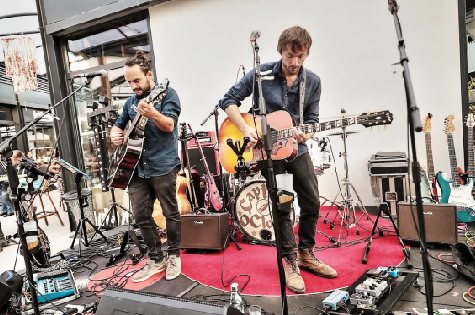 Le duo Two Chords en concert